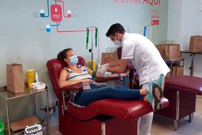 Archivo - Punto fijo de donación de sangre del Centro de Salud de San Isidro