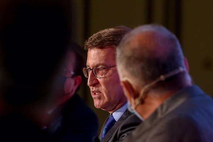 El presidente de la Xunta de Galicia, Alberto Núñez Feijóo,  en la primera mesa de debate de las I Jornadas de Fondos Europeos para la recuperación Next Generation, a 5 de julio de 2021, en el Hotel Westin Palace, Madrid, (España).