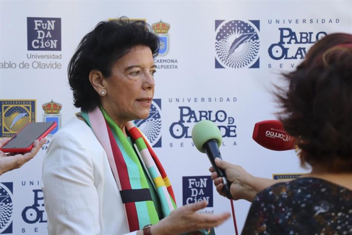 La ministra de Educación y Formación Profesional, Isabel Celaá, en la inauguración del seminario 'Educar para la igualdad. El único camino', impartido en los cursos de verano de la UPO en Carmona (Sevilla)