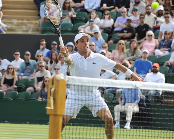 Roberto Bautista Agut of Spain against Dominik Koepfer of Germany during The Championships Wimbledon 2021, Grand Slam tennis tournament on July 2, 2021 at All England Lawn Tennis and Croquet Club in London, England - Photo Andrew Cowie / Colorsport / DP