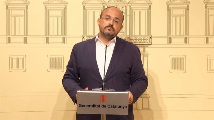 El presidente del PP catalán, Alejandro Fernández, en rueda de prensa tras reunirse con el presidente del Govern, Pere Aragons.