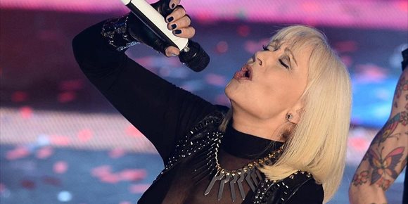 1. Muere Raffaella Carrà: 5 canciones inolvidables de la gran diva italiana