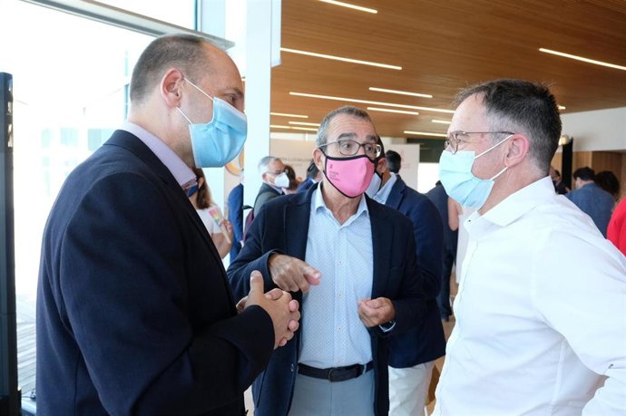 El vicepresidente segundo de la Generalitat Valenciana, Rubén Martínez Dalmau; el vicepresidente del Govern balear, Juan Pedro Yllanes, y el conseller de Movilidad y Vivienda del Ejecutivo balear, Josep Marí.