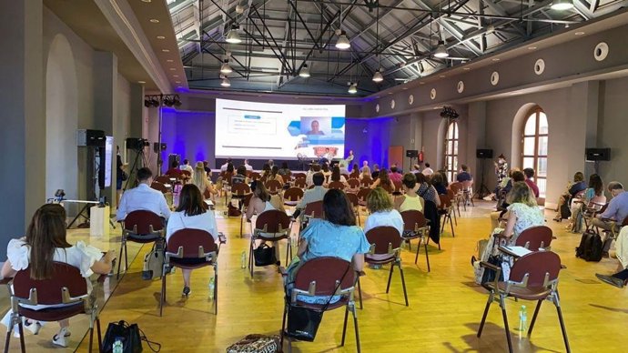 VII Jornada Multidisciplinar de Enfermedades Inflamatorias de Mecanismo Inmunológico, celebrada en el Palacio de Congresos de Cádiz.