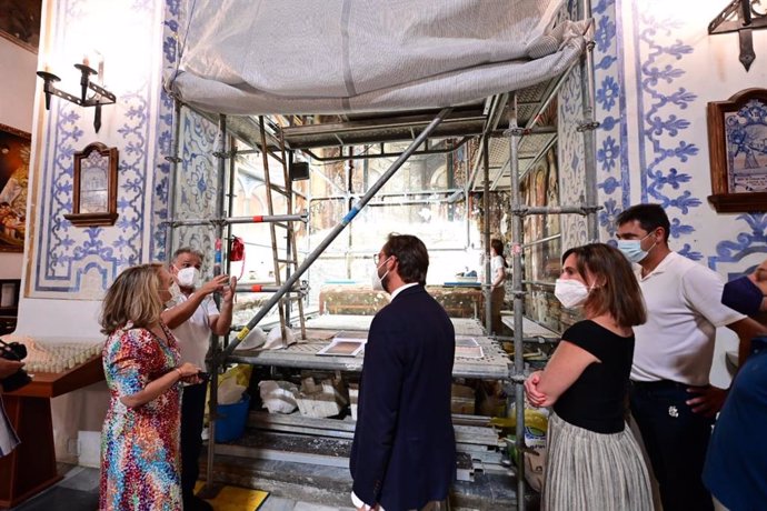 Visita de la Junta a los trabajos de restauración de las pinturas murales de la capilla de San Miguel Bajo de Granada