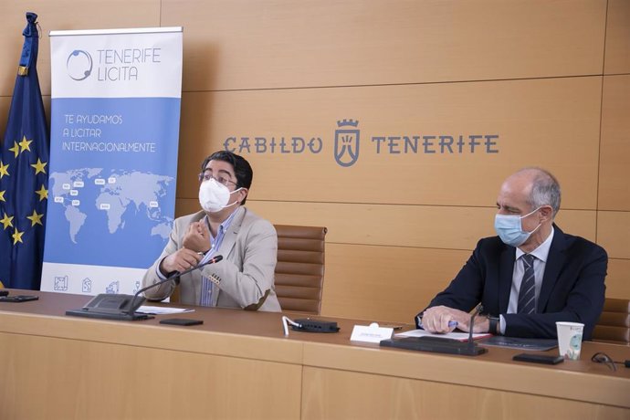 El presidente del Cabildo de Tenerife, Pedro Martín, y el presidente de la Cámara de Comercio, Santiago Sesé