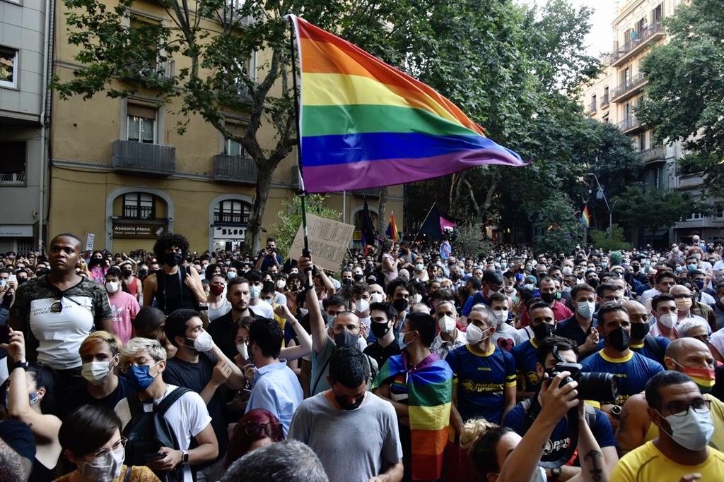Unas 600 personas se manifiestan en Barcelona en protesta del asesinato de un joven en A Coruña - Vimarsana News