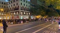 Enfrentamientos entre manifestantes y Policía en Argüelles tras la concentración por el asesinato de Samuel