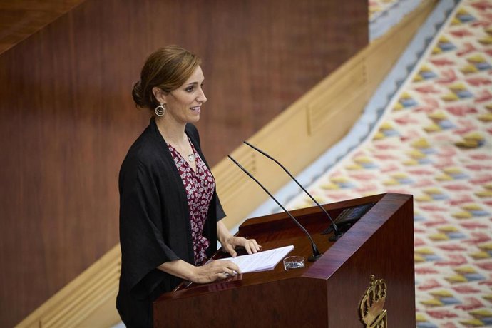 La portavoz de Más Madrid en la Asamblea, Mónica García, interviene en la segunda sesión del pleno de investidura de la presidenta en funciones de la Comunidad y candidata a la reelección, Isabel Díaz Ayuso, a 18 de junio de 2021, en Madrid (España). 