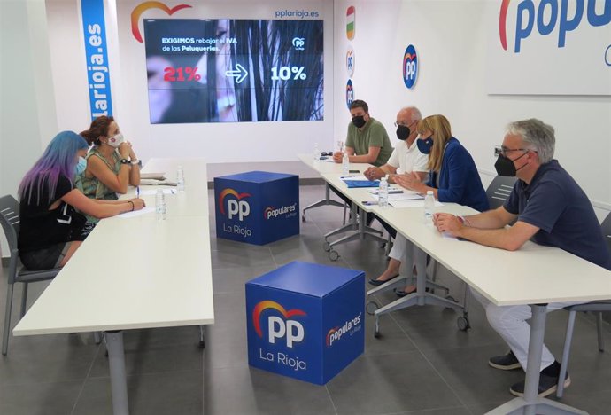 El PP de La Rioja presenta al sector de peluquerías su Proposición de Ley en el Senado para bajar el IVA al 10%