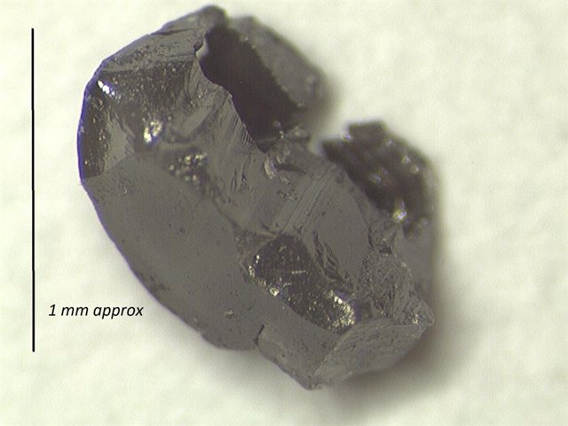 Uno de los diamantes de 2.700 millones de años utilizados en este trabajo.
