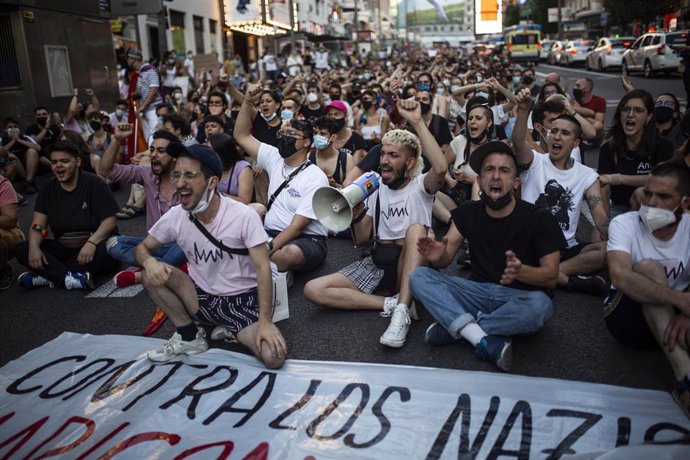 Miles de personas durante una manifestación para condenar el asesinato de un joven de 24 años el pasado sábado en La Coruña debido a una paliza, a 5 de julio de 2021, en Madrid.