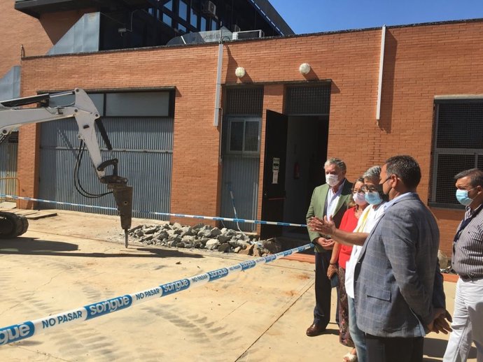 Ricardo Sánchez y Regina Serrano visitan obras en centros de salud en Sevilla capital.