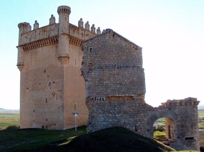 El castillo de Belmonte de Campos (Palencia).