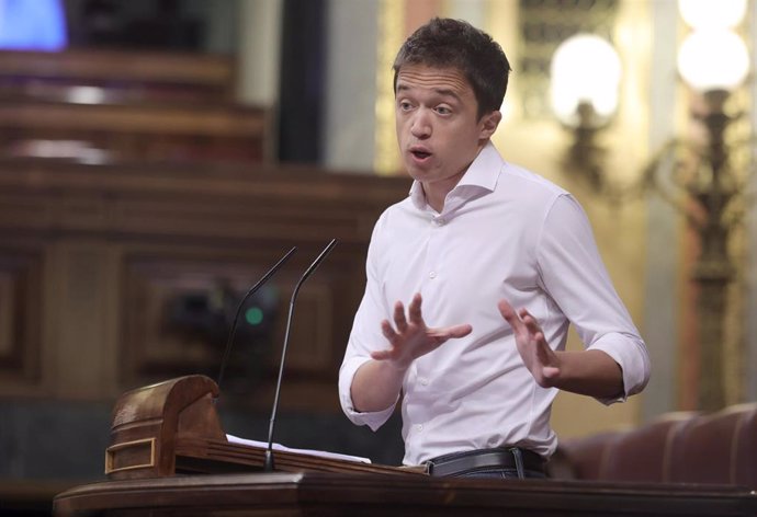 El líder de Más País, Íñigo Errejón, interviene en una sesión de control al Gobierno en el Congreso de los Diputados, a 30 de junio de 2021, en Madrid, (España).