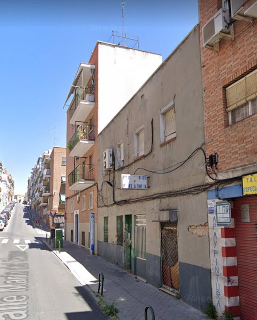 Archivo - Los GEO arrestan a un hombre que disparó a su hermano y luego se atrincheró en un local okupado en Latina