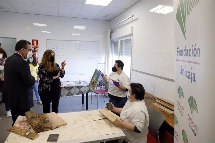 Archivo - Alumnos del programa de inclusión escolar de la Asociación Down Málaga y Fundación Unicaja finalizan el curso