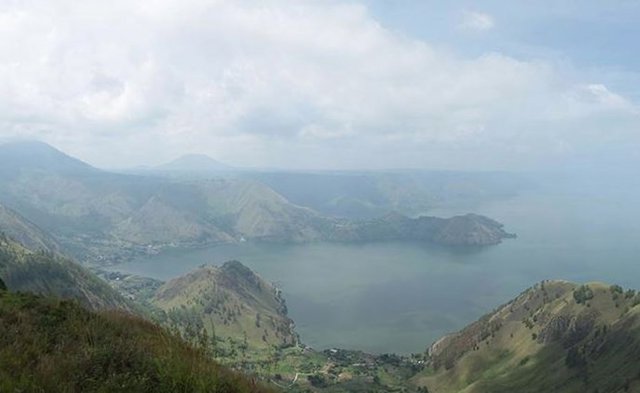 Restos del antiguo volcán Toba