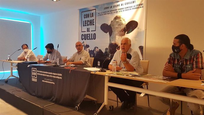 El sector del vacuno de leche se manifestará este mes en Sevilla, Granada, Málaga y Jerez contra la "presión" de precios.