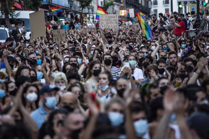 Miles de personas durante una manifestación para condenar el asesinato de un joven de 24 años el pasado sábado en A Coruña debido a una paliza, a 5 de julio de 2021, en Madrid, (España). Bajo el lema, #JusticiaParaSamuel, los asistentes quieren mostrar 