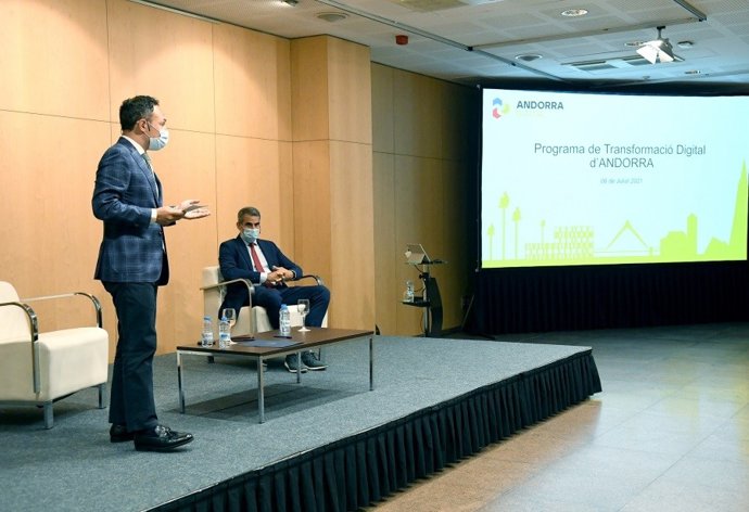 El jefe de Gobierno, Xavier Espot, y el secretario de Estado de Transformación Digital y Proyectos Estratégicos, Cesar Marquina.