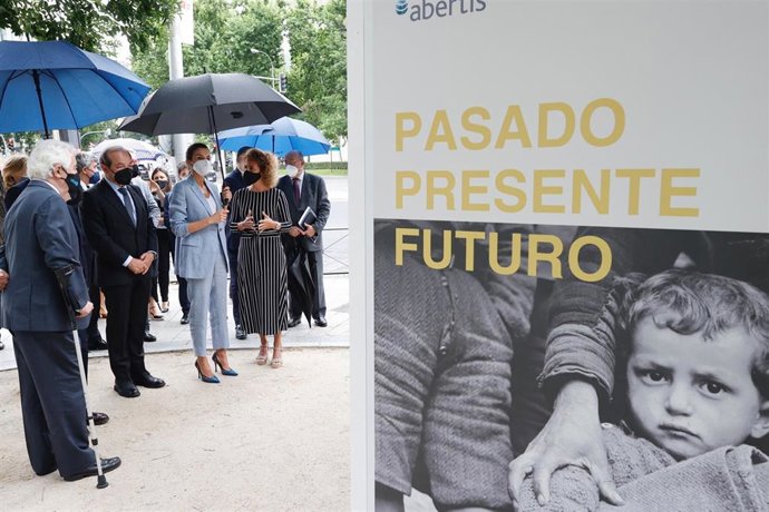 La Reina Letizia, en su visita a la exposición sobre la historia y el trabajo de Unicef para defender los derechos de la infancia de todo el mundo con motivo del 75 aniversario de la organización, en Madrid