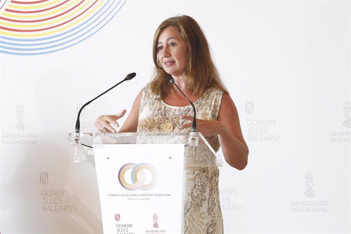 La presidenta del Govern balear, Francina Armengol, en la I cumbre Comunitat Valenciana-Baleares. 