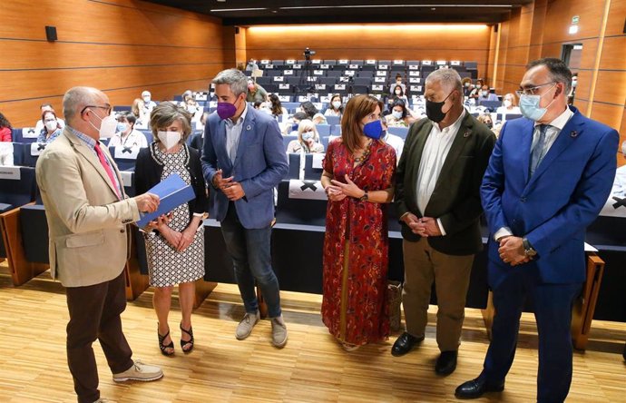 El vicepresidente, Pablo Zuloaga, y el consejero de Sanidad, Miguel Rodríguez, participan en las Jornadas sobre la Ley de Eutanasia