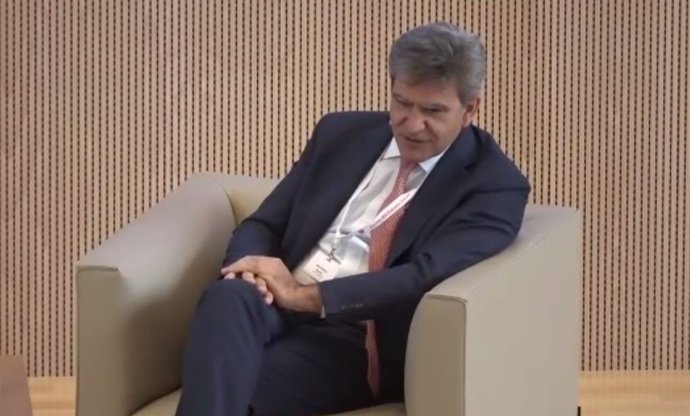 El consejero delegado de Banco Santander, José Antonio Álvarez, durante el 16 Encuentro del sector bancario organizado por IESE y EY. Captura de Zoom.