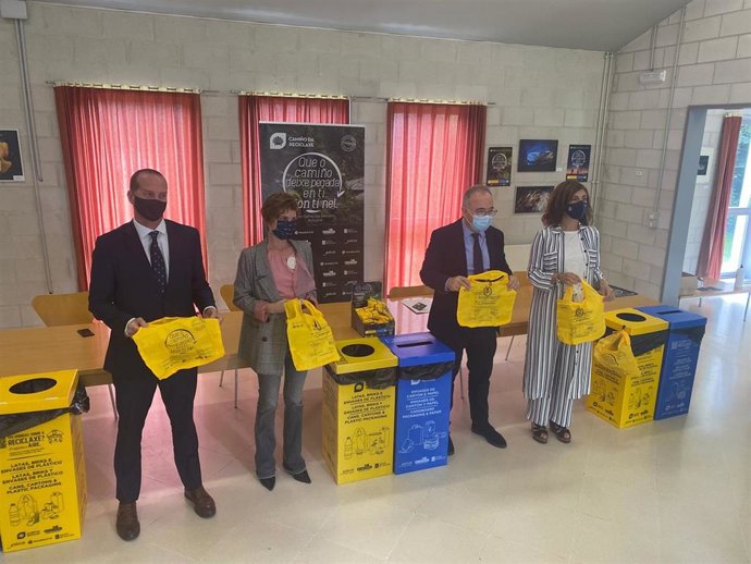 Xosé Sánchez Bugallo, Nava Castro, Ángeles Vázquez y Ángel Hervella, en la presentación de la campaña 'Deixa que o Camiño deixe pegada en ti, non ti nel'