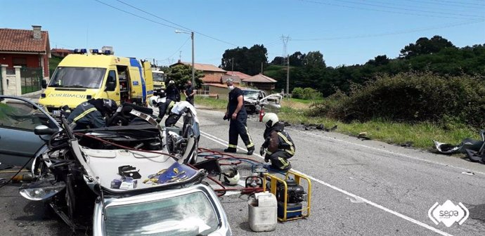 Intervención del SEPA en un accidente de tráfico en Carreño