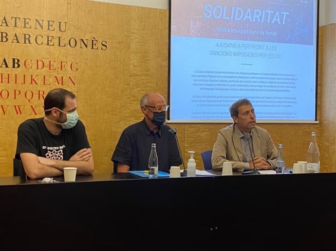 El presidente de la Caixa de Solidaritat, Pep Cruanyes, con el exsecretario general de Diplocat Albert Royo