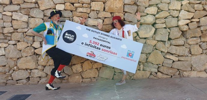 Cheque por valor de 5.392  a Payasospital