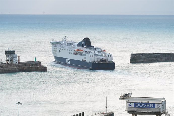 Archivo - 24 December 2020, England, Dover: The DFDS Seaways ferry Cote des Dunes, loaded with freight lorries, departs from the Port of Dover, Kent, after the borders with France reopened. Travellers must show a negative test result carried out within 