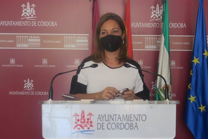 La portavoz del Grupo Socialista en el Ayuntamiento de Córdoba, Isabel Ambrosio.