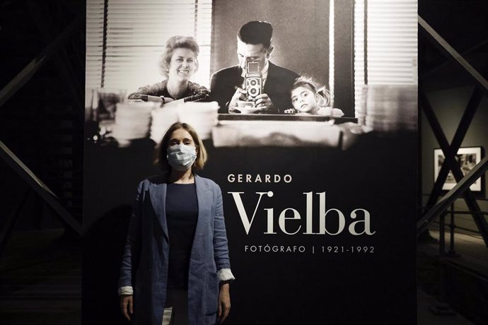 La consejera de Cultura, Turismo y Deporte de la Comunidad de Madrid, Marta Rivera de la Cruz, visita la exposición 'Gerardo Vielba, fotógrafo, 1921-1992'