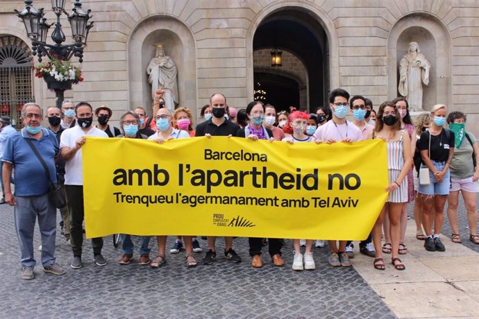 Más de 80 organizaciones han pedido este martes al Ayuntamiento de Barcelona que rompa su hermanamiento con Tel Aviv (Israel)