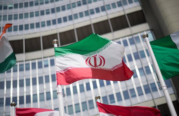 Archivo - Bandera de Irán en la sede de la Agencia Internacional de la Energía Atómica en Viena