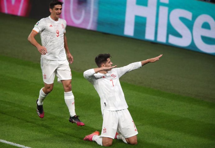 06 July 2021, United Kingdom, London: Spain's Alvaro Morata celebrates scoring his side's first goal during the UEFA EURO 2020 semi final soccer match between Italy and Spain at Wembley Stadium. Photo: Nick Potts/PA Wire/dpa