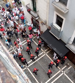 Dispositivo de la Policía Foral en el Casco Antiguo de Pamplona este 6 de julio de 2021, días en que habrían comenzado las fiestas de San Fermín, suspendidas por la pandemia