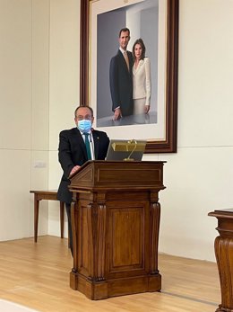 Ismael Aomar, durante la defensa de su tesis doctoral en la Facultad de Medicina de la UGR.