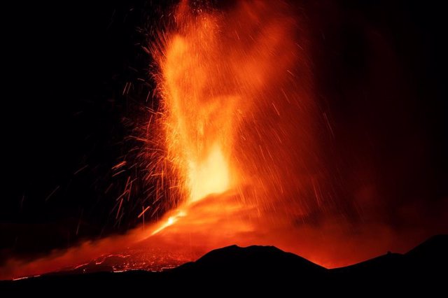 Erupción del volcán Etna, en Sicilia