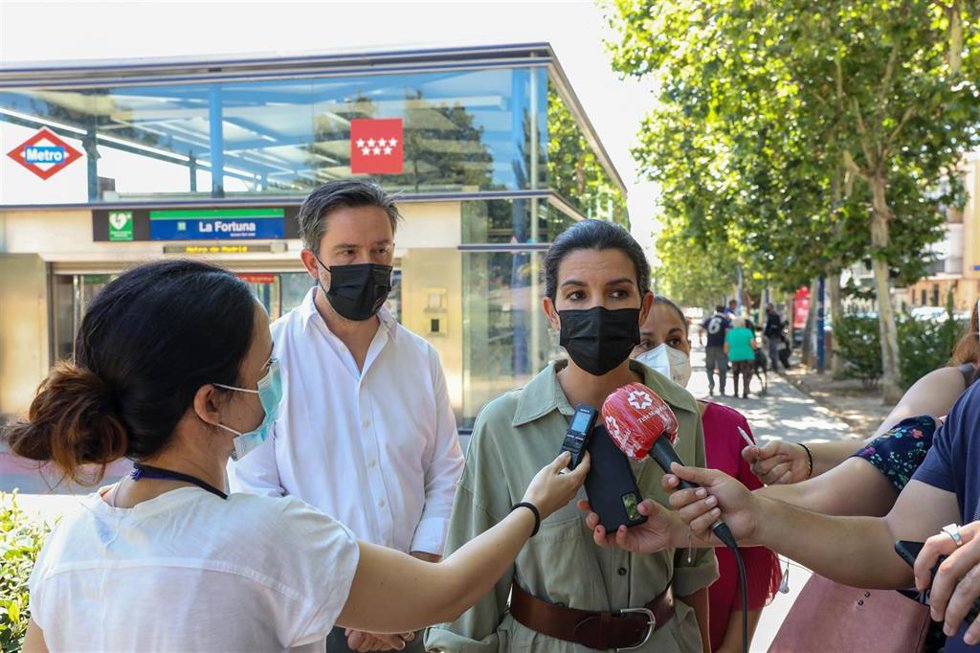 La portavoz de Vox en la Asamblea de Madrid, Rocío Monasterio, ofrece declaraciones a los medios de comunicación.