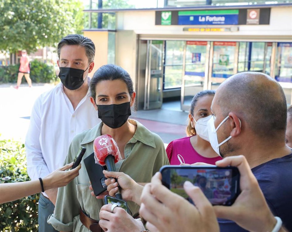 La portavoz de Vox en la Asamblea de Madrid, Rocío Monasterio, ofrece declaraciones a los medios de comunicación.