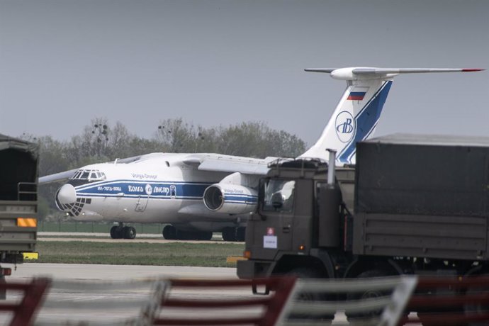 Archivo - 13 April 2020, Slovakia, Bratislava: An Antonov An-124 cargo aircraft lands at Bratislava Airport after its arrival from China with over 20 tons of medical supplies, protective suits, masks, gloves and respirators to help battle the spread of 