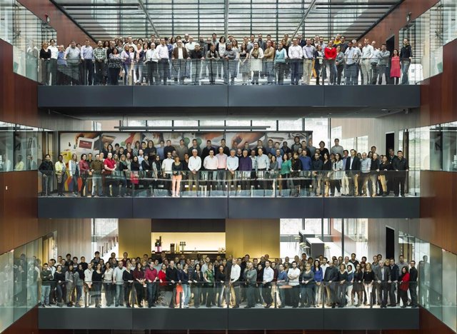 Más de 900 científicos y expertos que trabajan en El Cubo, el centro de I+D de Philip Morris International
