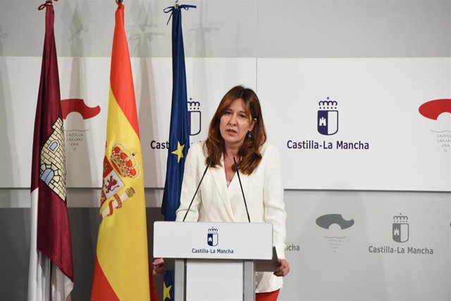 La portavoz del Gobierno de Castilla-La Mancha, Blanca Fernández, en rueda de prensa