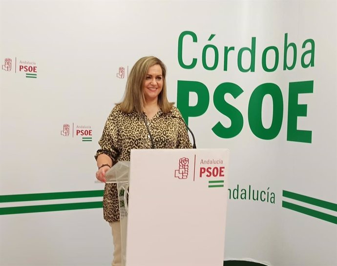 La senadora del PSOE por Córdoba María Jesús Serrano, en la sede de su partido.