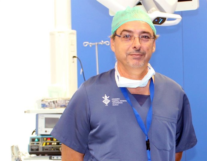 Archivo - Manuel Granell, jefe de la sección de Anestesiología, Reanimación y Terapia del Dolor del Hospital General de Valncia