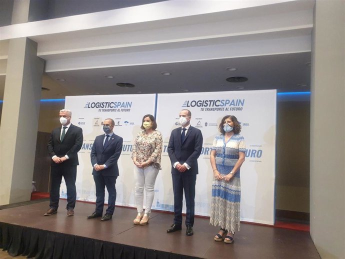 La consejera de Economía, Patricia Franco, y el alcalde de Guadalajara, Alberto Rojo,